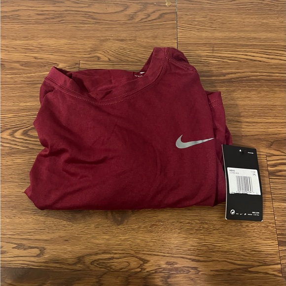 NWT Nike Maroon Team Legend Crew Long Sleeve Training T-Shirt Size XXL - Picture 2 of 3